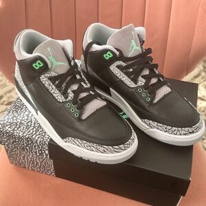 Air Jordan 3 Retro “Green Glow”